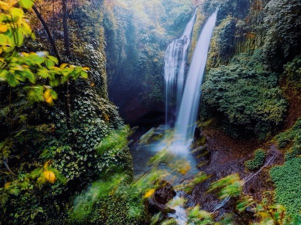 Aling Aling, the waterfall can be located in the north of the island.