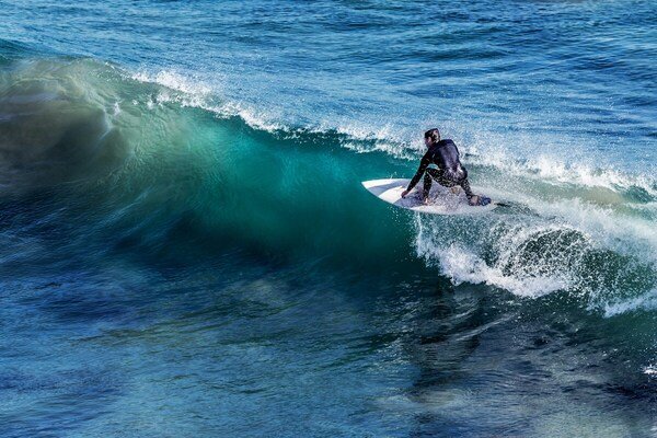 Surfers weaving action