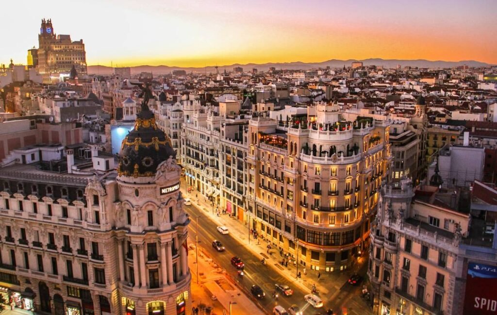 Barcelona_Spain Night, city, traffic