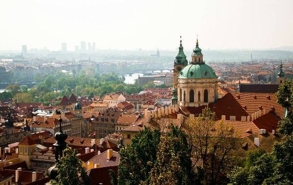 Castle in prague overlooking city