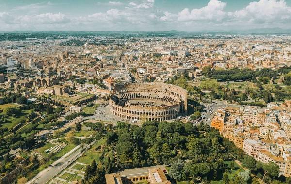 Best food delivery in Rome - The colosseum